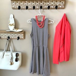 👗Gap Sleeveless Aline striped dress